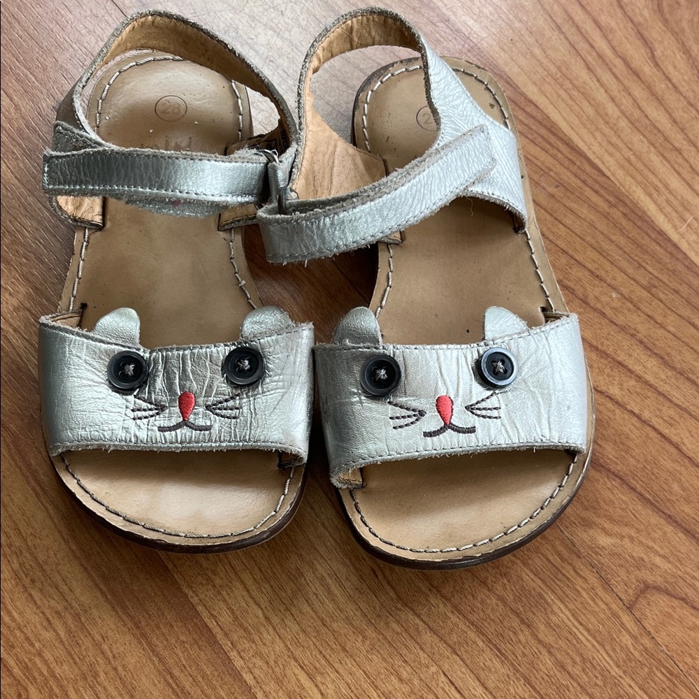 Mini Boden Metallic Silver Cat Sandals - Cute Toddler Strappy Shoes